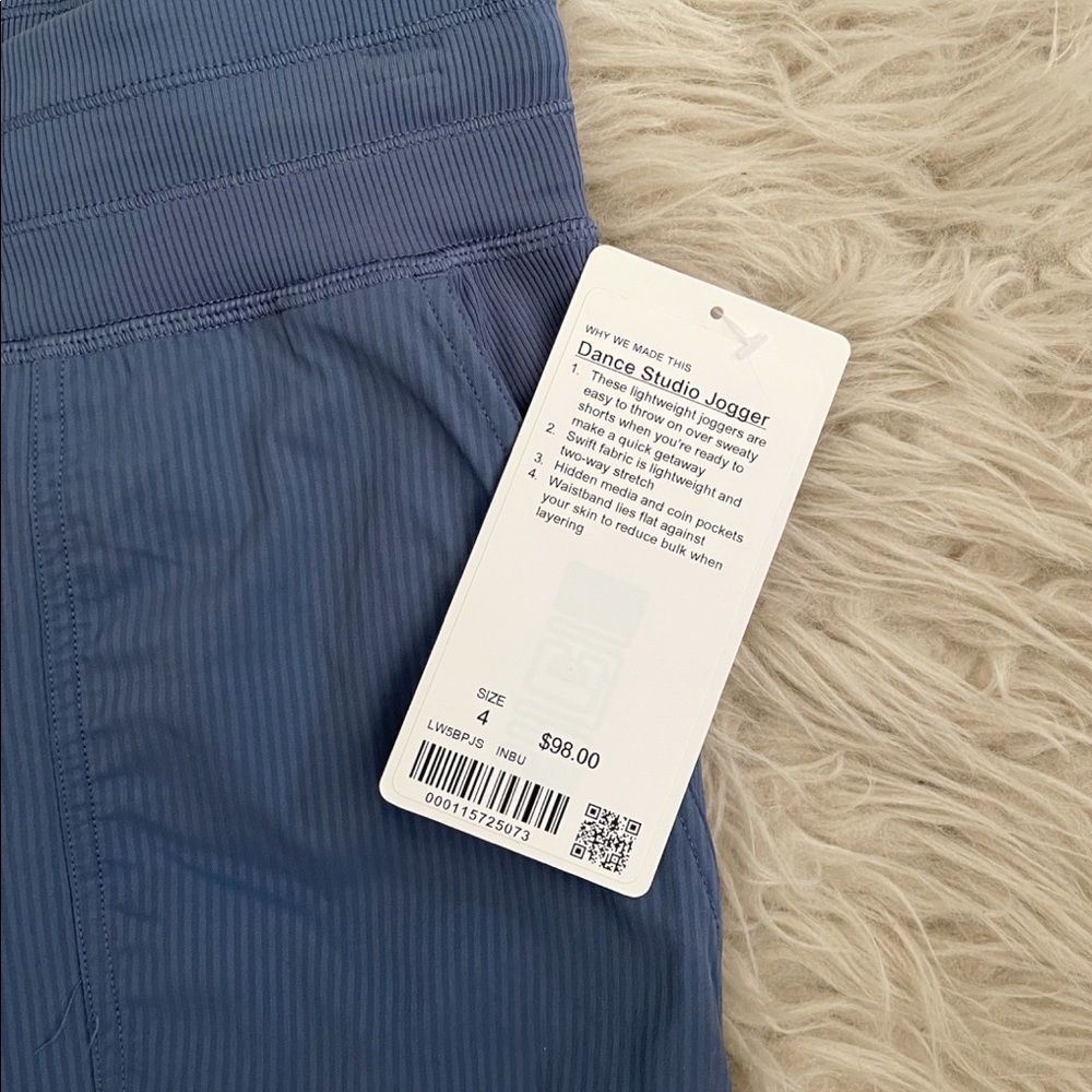 Lululemon - Picture 4 of 4